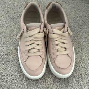 Women’s Sperry slip in sneaker size 9